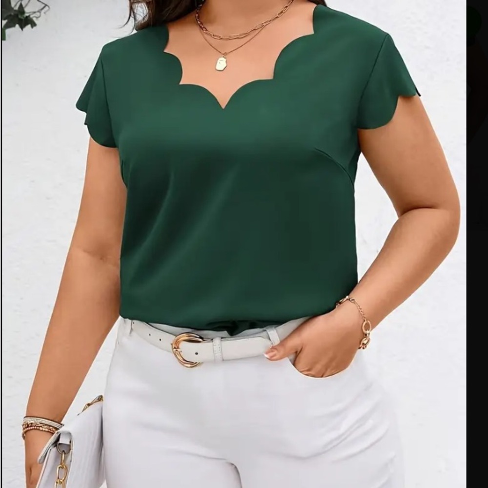 New Elegant Green Scallop-Edge Top size xl